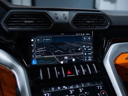 Used 2021 Lamborghini Urus AWD/4WD image 56