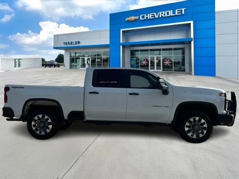 Used 2021 Chevrolet Silverado 2500 Custom w/ Custom Value Package image 4