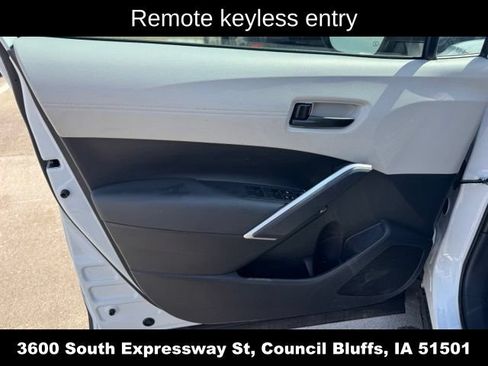 Used 2024 Toyota Corolla Cross LE FWD image 17
