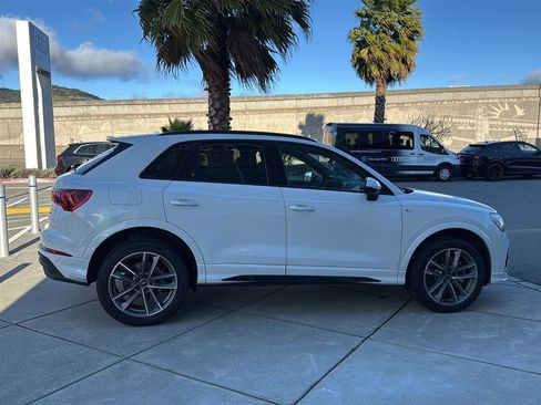 Used 2025 Audi Q3 2.0T Premium w/ Convenience Package image 5
