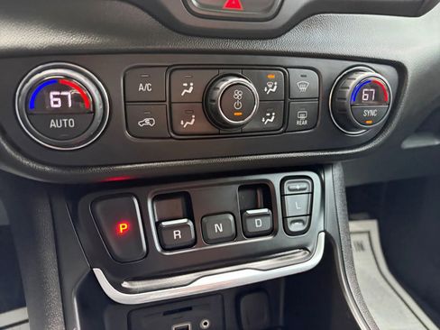 Used 2020 GMC Terrain SLT AWD/4WD image 24
