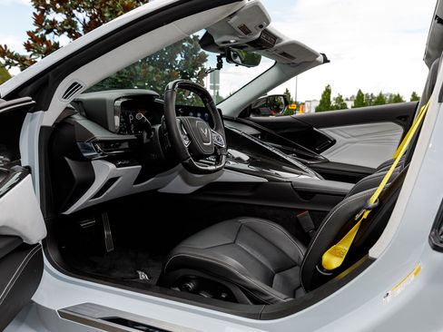 Used 2023 Chevrolet Corvette Z06 w/ Z07 Performance Package image 17