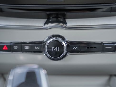 New 2026 Volvo XC60 B5 Ultra w/ Protection Package Premier image 22