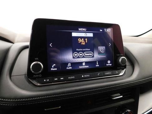 Used 2023 Nissan Rogue SV image 29