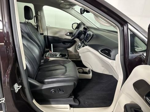 Used 2018 Chrysler Pacifica Touring-L Plus w/ Advanced Safetytec Group image 28