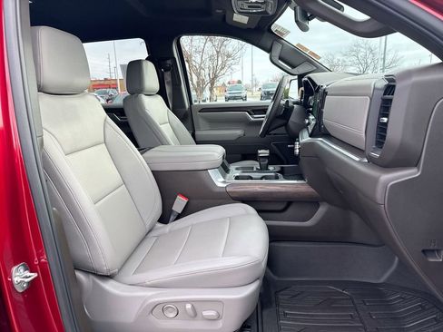 Used 2025 GMC Sierra 1500 SLT w/ SLT Premium Plus Package image 28