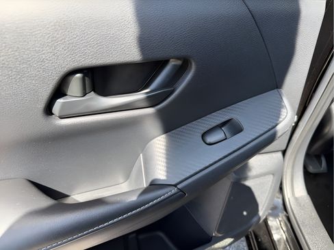 Used 2025 Nissan Sentra SV FWD image 18