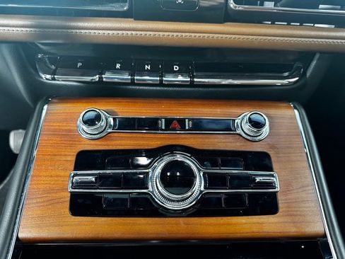 Used 2020 Lincoln Aviator Reserve w/ Equipment Group 201A AWD/4WD image 17