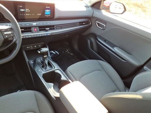 Used 2025 Kia K4 LXS image 15