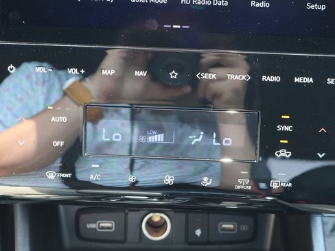 Used 2023 Hyundai Santa Cruz Limited AWD/4WD image 12