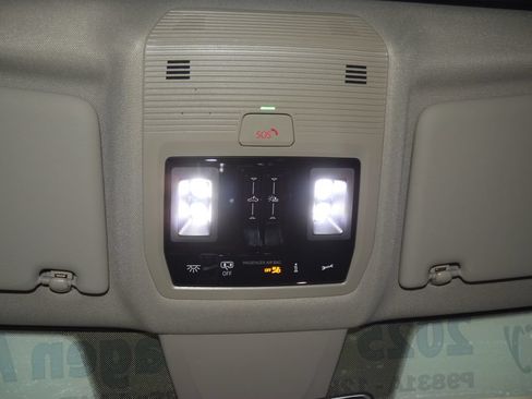 Used 2025 Volkswagen Atlas SEL AWD/4WD image 49