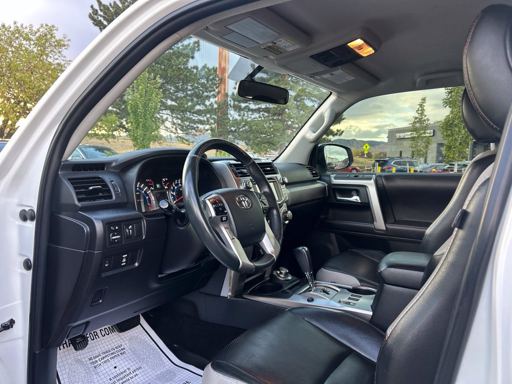 Used 2016 Toyota 4Runner SR5 AWD/4WD image 22