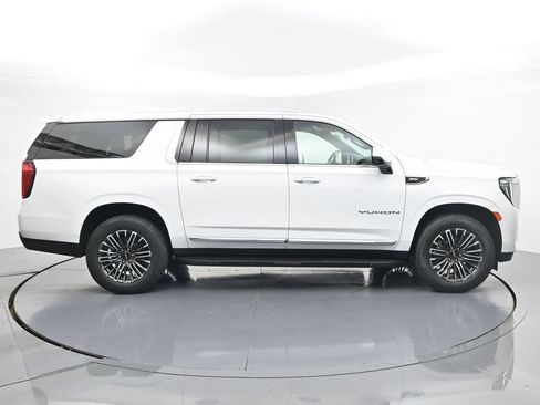 Used 2022 GMC Yukon XL SLT w/ SLT Premium Package AWD/4WD image 4