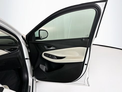 Used 2022 Buick Encore GX Select w/ Sport Touring Package FWD image 31