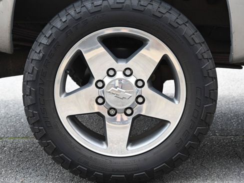 Used 2006 Chevrolet Silverado 2500 LT w/ Skid Plate Package AWD/4WD image 36