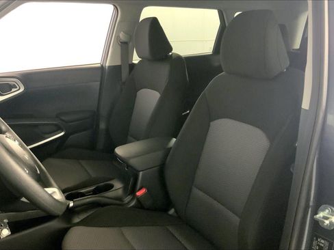 Used 2025 Kia Soul LX w/ LX Technology Package FWD image 22