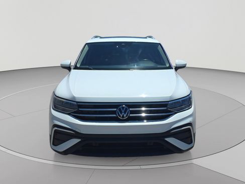Used 2022 Volkswagen Tiguan SE w/ Panoramic Sunroof Package FWD image 8