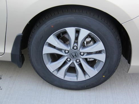 Used 2015 Honda Accord LX image 29