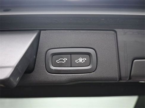 Used 2023 Volvo XC60 B5 Ultimate w/ Protection Package Premier image 33