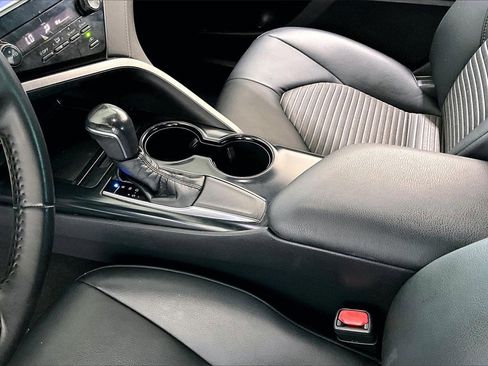 Used 2019 Toyota Camry SE image 17