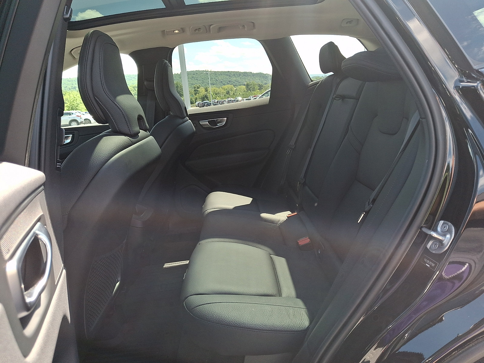 Certified 2024 Volvo XC60 B5 Plus w/ Protection Package Premier AWD/4WD image 10