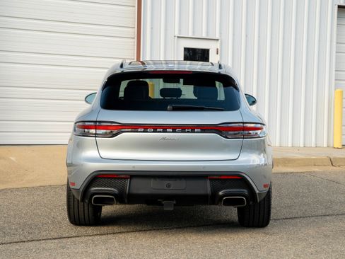 Certified 2025 Porsche Macan image 6