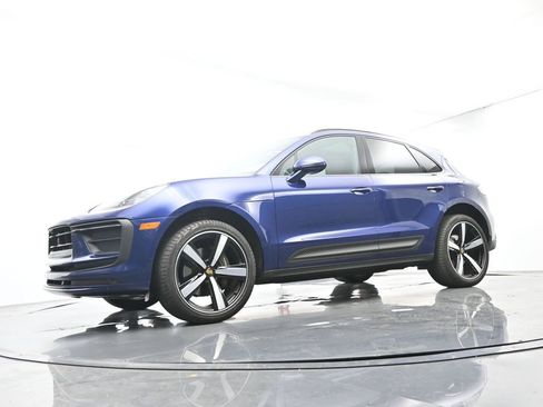 Certified 2025 Porsche Macan AWD/4WD image 45