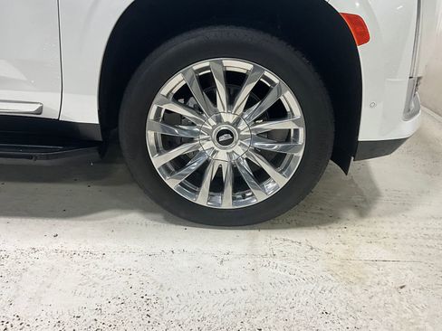 Used 2023 Cadillac Escalade Premium Luxury AWD/4WD image 12