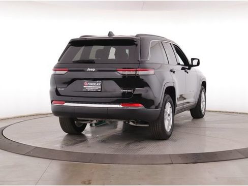 Used 2025 Jeep Grand Cherokee Laredo X AWD/4WD image 7
