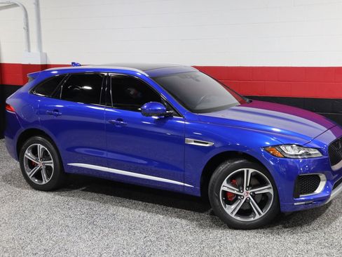 Used 2019 Jaguar F-PACE S image 2