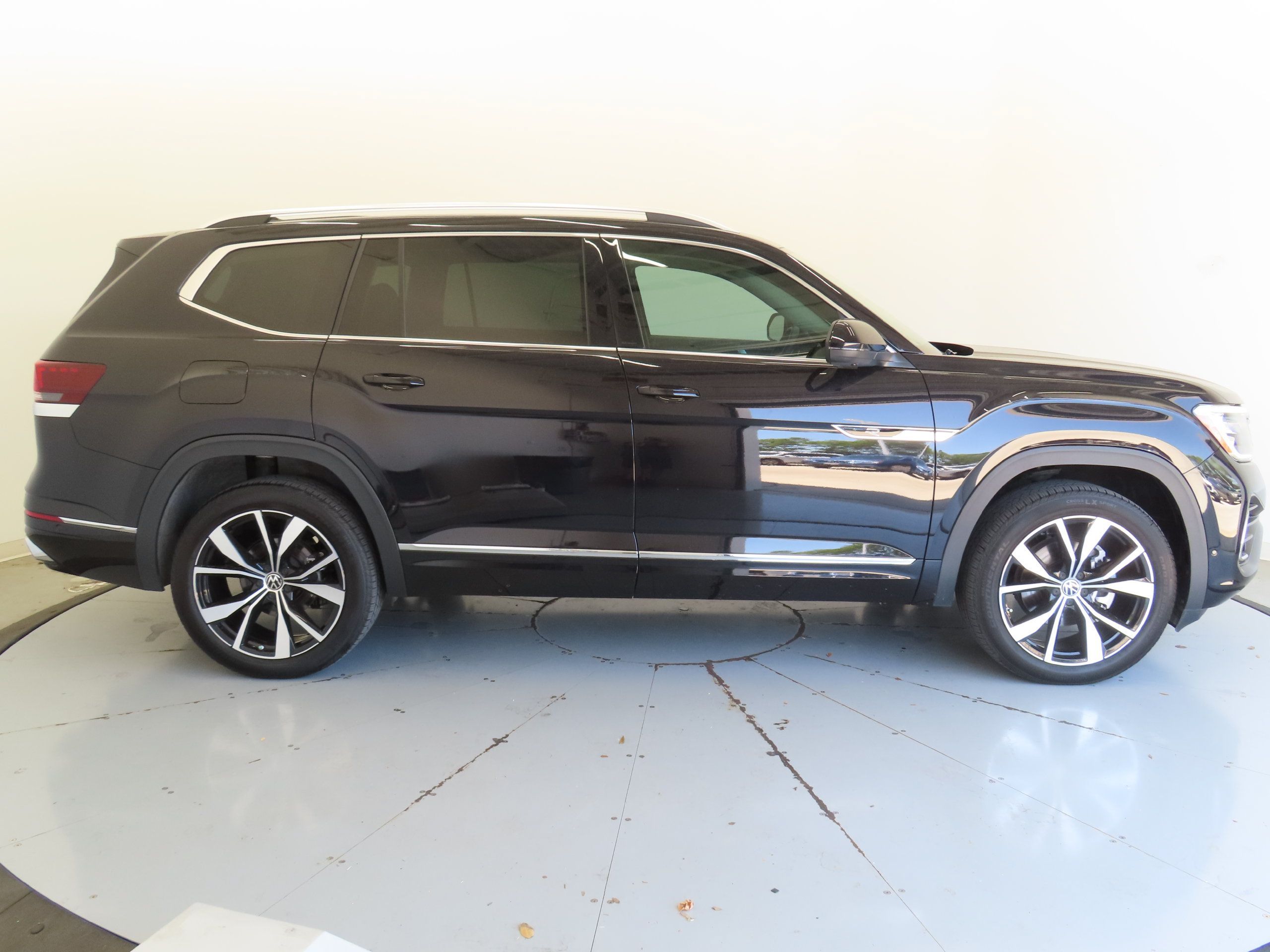 New 2025 Volkswagen Atlas SEL Premium R-Line AWD/4WD image 2