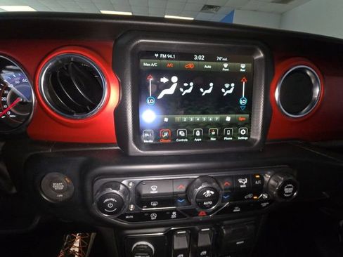 Used 2022 Jeep Wrangler Rubicon w/ LED Lighting Group AWD/4WD image 19