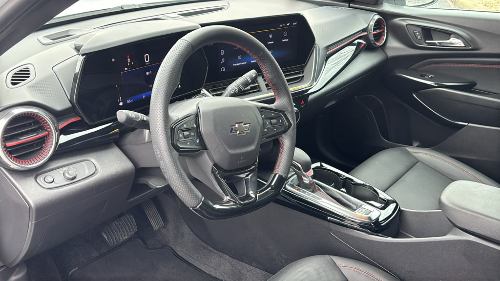 Used 2025 Chevrolet Trax RS FWD image 23