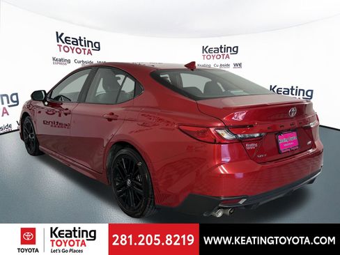 Used 2025 Toyota Camry SE image 6