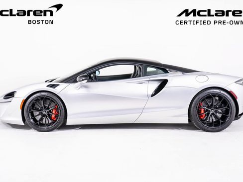 Used 2023 McLaren Artura RWD image 2