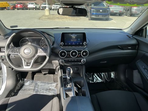 Used 2022 Nissan Sentra SV FWD image 11