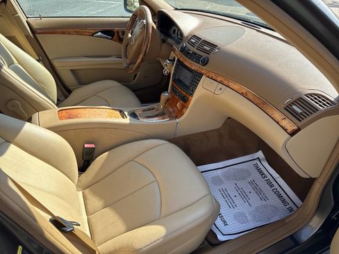 Used 2008 Mercedes-Benz E 350 4MATIC Sedan image 12