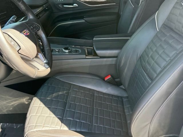 Used 2024 Cadillac Escalade ESV Sport Platinum w/ LPO, ONYX Package AWD/4WD image 12