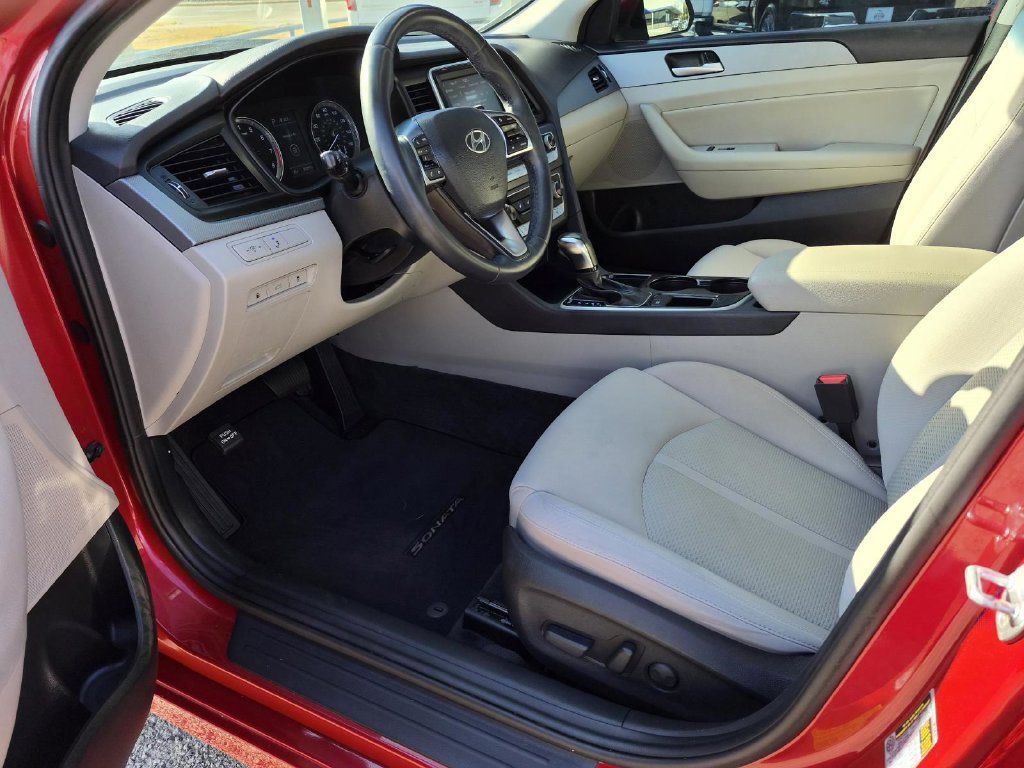 Used 2018 Hyundai Sonata SEL FWD image 2
