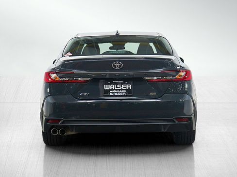 Used 2025 Toyota Camry SE image 4