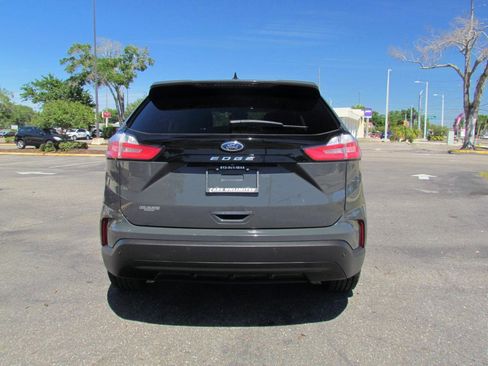 Used 2021 Ford Edge SE image 9