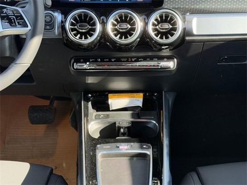 New 2025 Mercedes-Benz GLB 250 4MATIC image 11