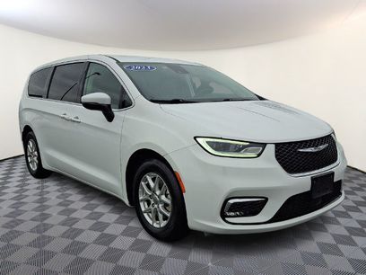 Used 2023 Chrysler Pacifica Touring-L
