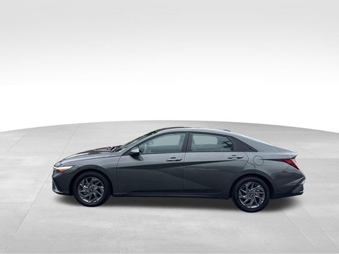 Used 2024 Hyundai Elantra SEL FWD image 3