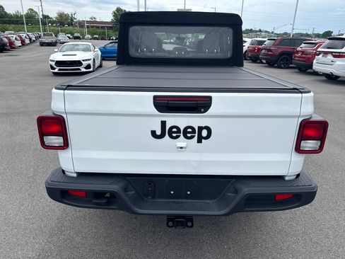 Used 2024 Jeep Gladiator Sport AWD/4WD image 6