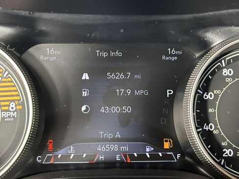 Used 2019 Jeep Cherokee Trailhawk w/ Cold Weather Group AWD/4WD image 15