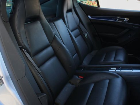 Used 2016 Porsche Panamera image 25