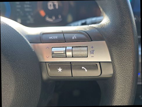 Used 2025 Hyundai Kona SE FWD image 21