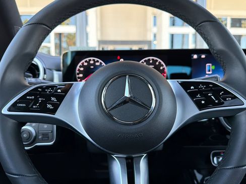 Used 2025 Mercedes-Benz CLA 250 4MATIC image 25