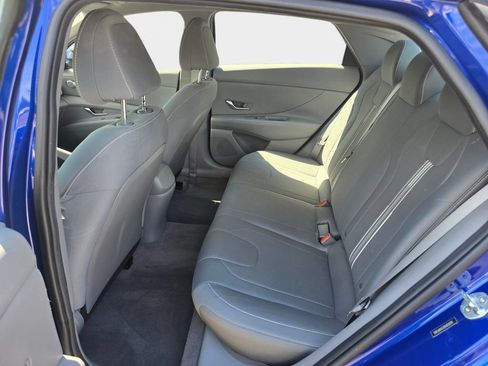 Used 2022 Hyundai Elantra SEL FWD image 17
